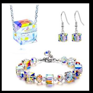BNWOT 4pc set including a necklace, earrings & bracelet. They are GORGEOUS❣️